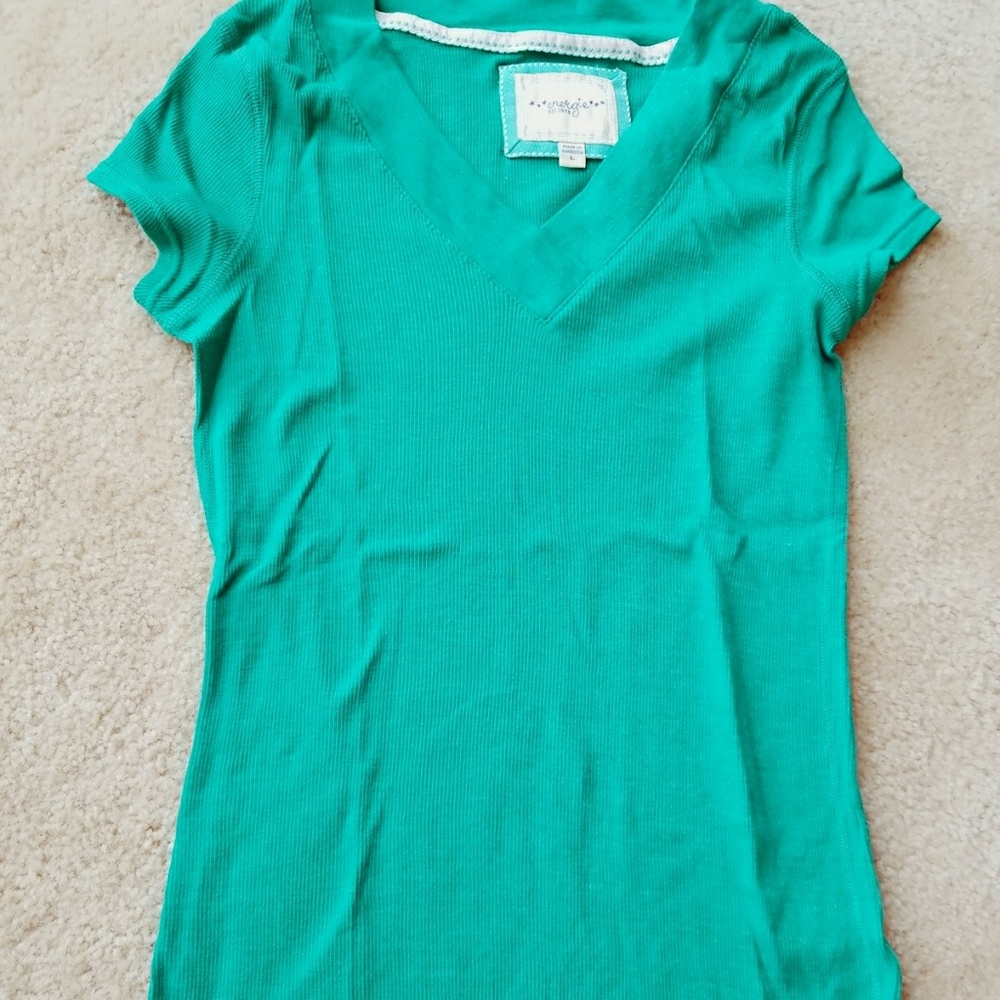Green v-neck short sleeve